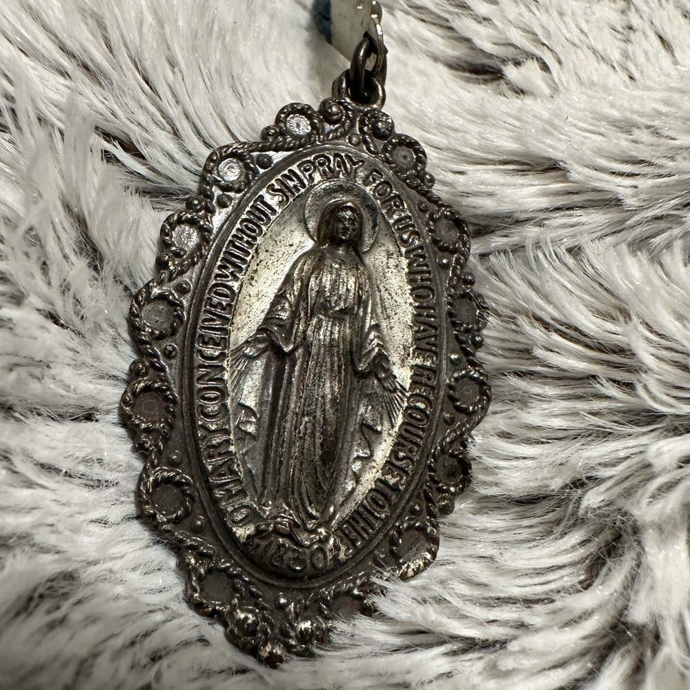 Sodality Pin - Picture 3 of 6